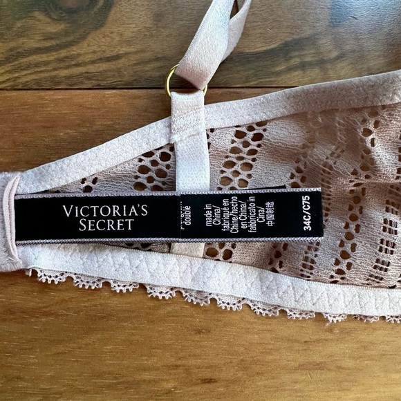 Victoria’s Secret Lace Lined Plunge Bra - Picture 5 of 6